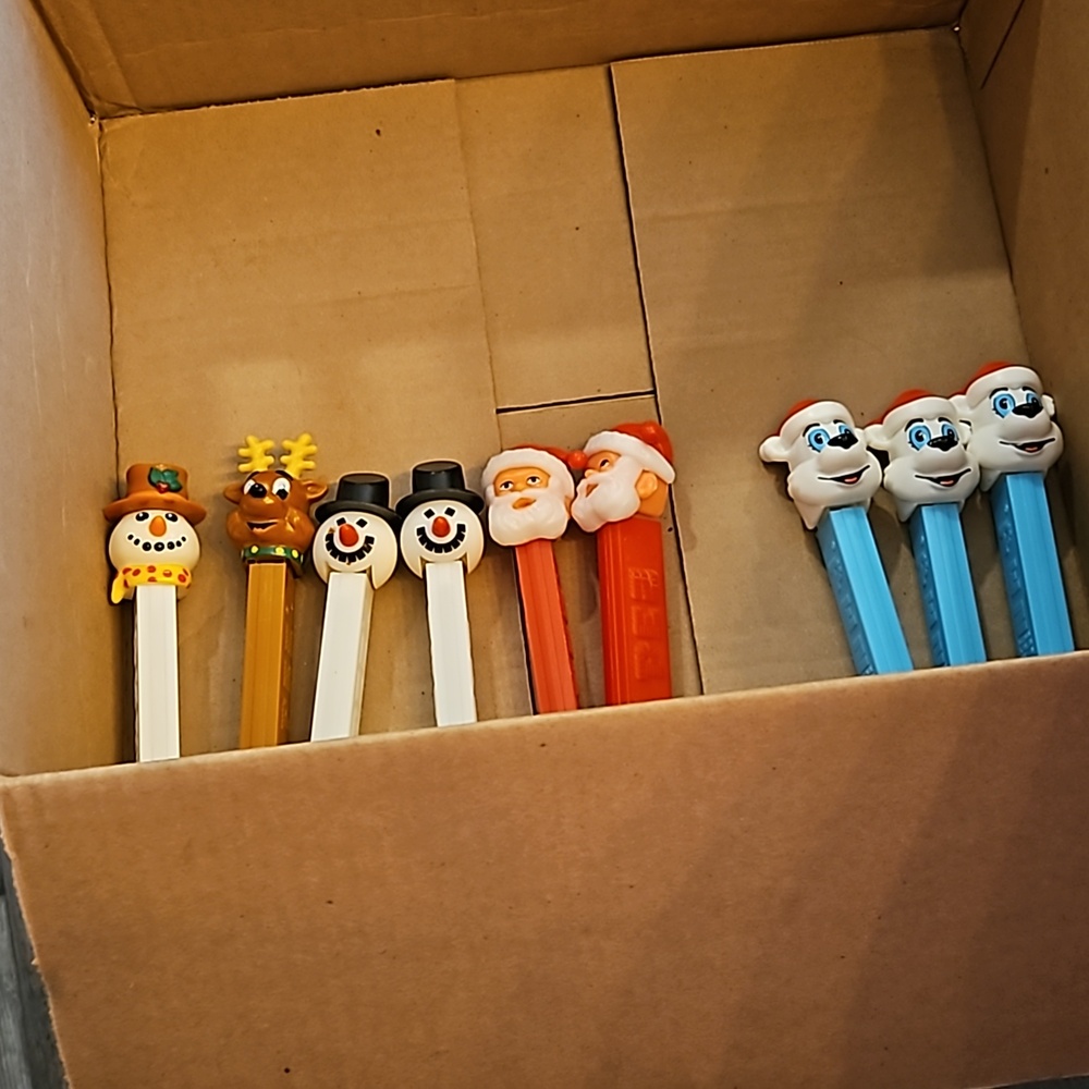 Set of 9 Christmas pez dispensers.